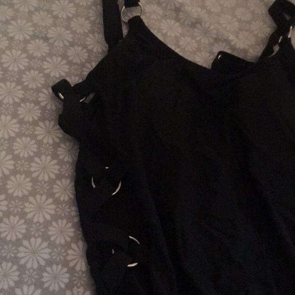 Romwe cut out one piece - Picture 2 of 2